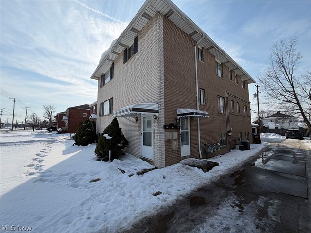 6448 Ridge Road, Parma, OH 44129