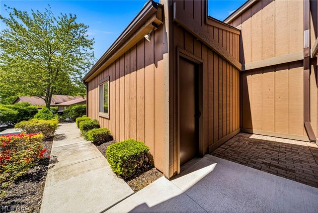 636 Cherry Park Oval, Aurora, OH 44202