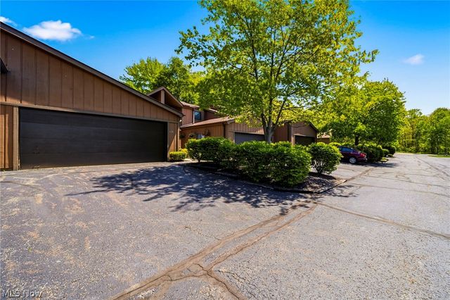 636 Cherry Park Oval, Aurora, OH 44202