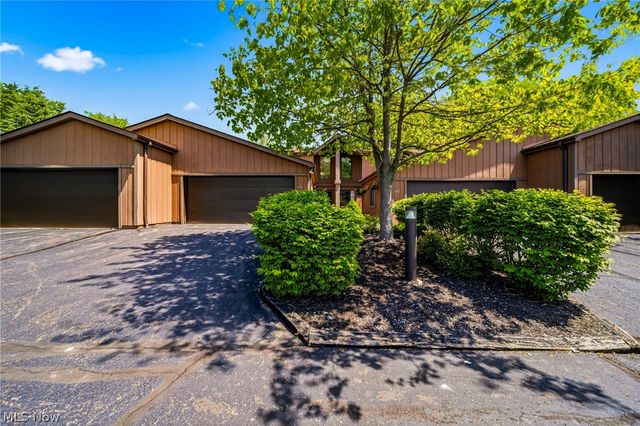 636 Cherry Park Oval, Aurora, OH 44202
