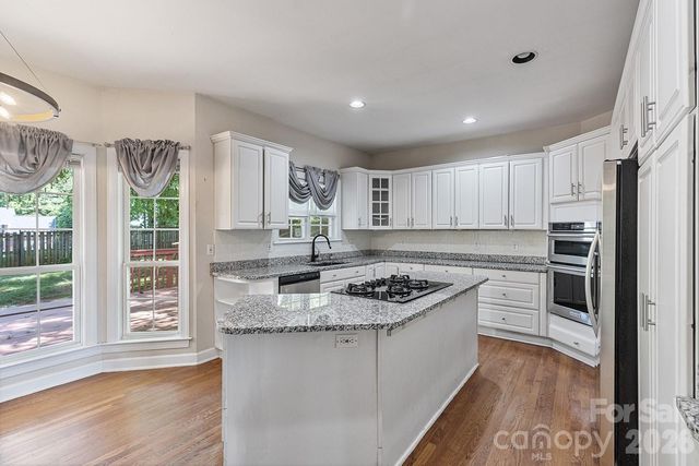 9111 Brocklehurst Lane, Charlotte, NC 28215