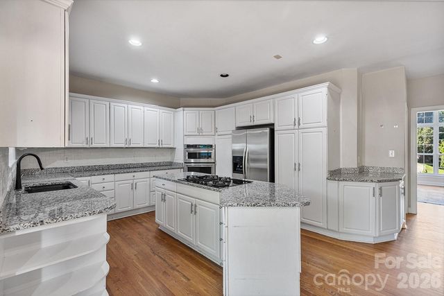 9111 Brocklehurst Lane, Charlotte, NC 28215