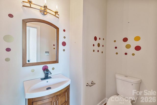 9111 Brocklehurst Lane, Charlotte, NC 28215