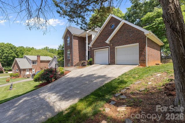 9111 Brocklehurst Lane, Charlotte, NC 28215