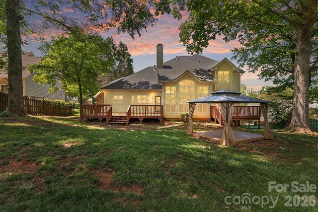 9111 Brocklehurst Lane, Charlotte, NC 28215