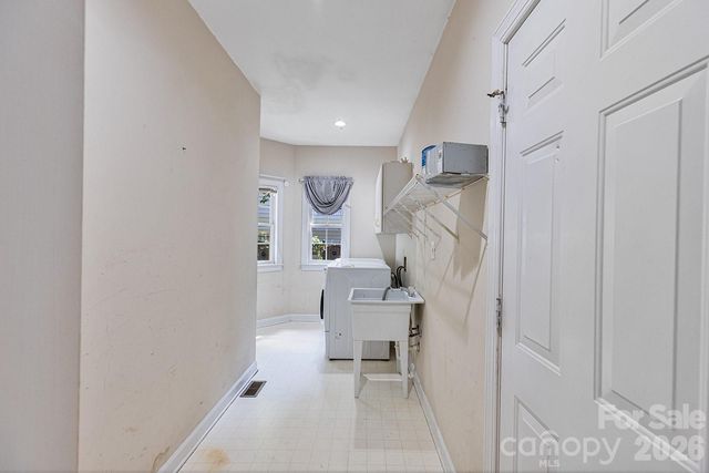 9111 Brocklehurst Lane, Charlotte, NC 28215