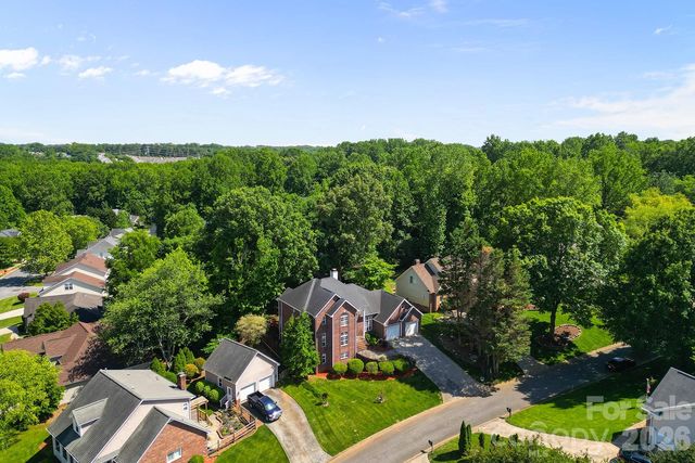 9111 Brocklehurst Lane, Charlotte, NC 28215