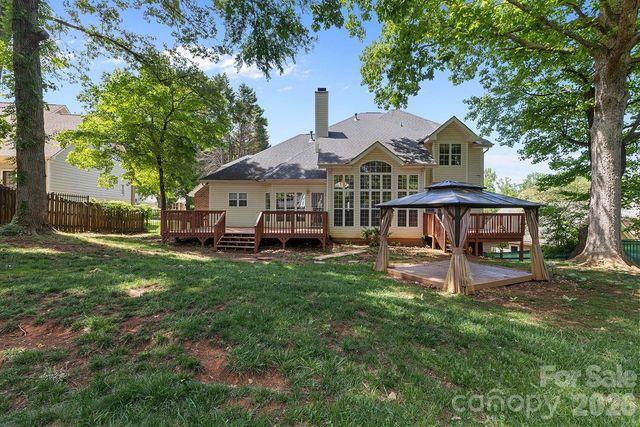 9111 Brocklehurst Lane, Charlotte, NC 28215