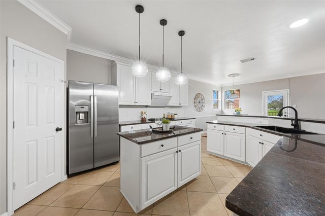 2104 Rushing Spring Drive, Pearland, TX 77584