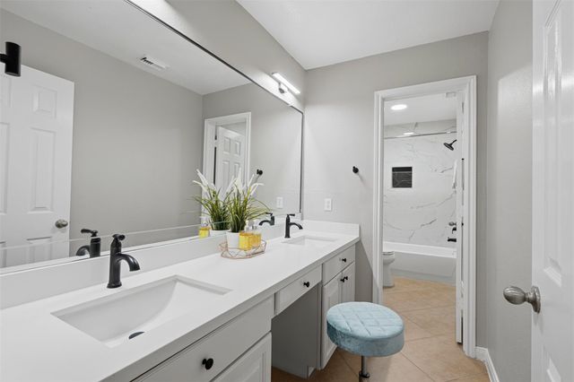 2104 Rushing Spring Drive, Pearland, TX 77584