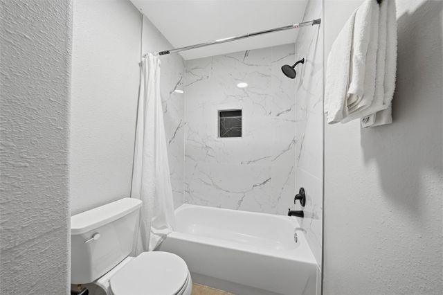 2104 Rushing Spring Drive, Pearland, TX 77584