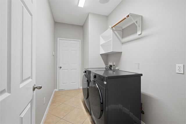 2104 Rushing Spring Drive, Pearland, TX 77584