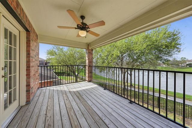 2104 Rushing Spring Drive, Pearland, TX 77584