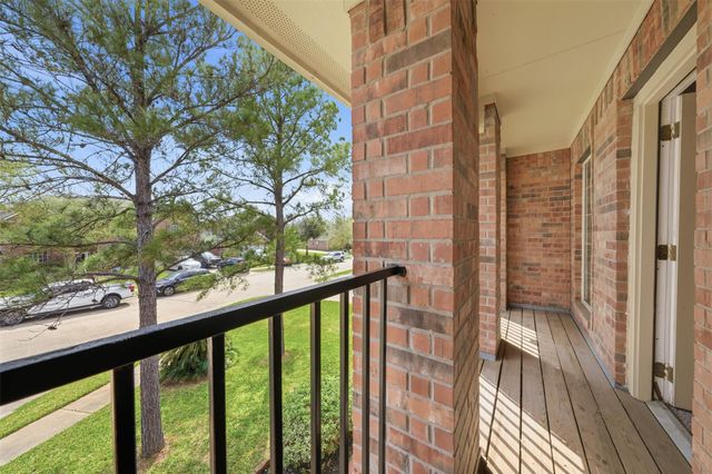 2104 Rushing Spring Drive, Pearland, TX 77584