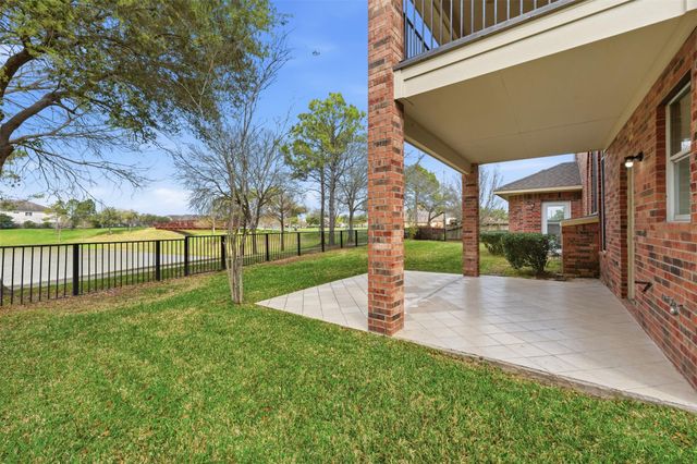 2104 Rushing Spring Drive, Pearland, TX 77584