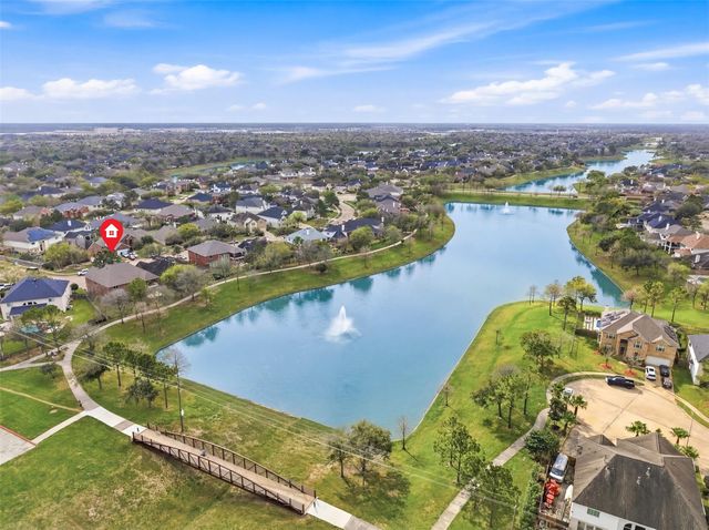 2104 Rushing Spring Drive, Pearland, TX 77584