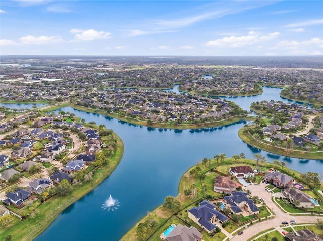 2104 Rushing Spring Drive, Pearland, TX 77584