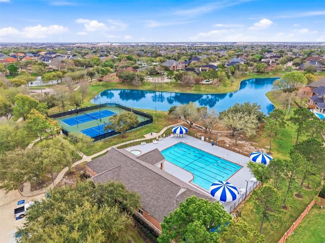 2104 Rushing Spring Drive, Pearland, TX 77584