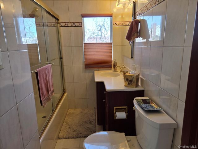 912 Oaks Drive, Franklin Square, NY 11010