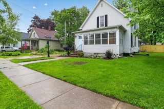 409 Oak Street, Three Oaks Vllg, MI 49128