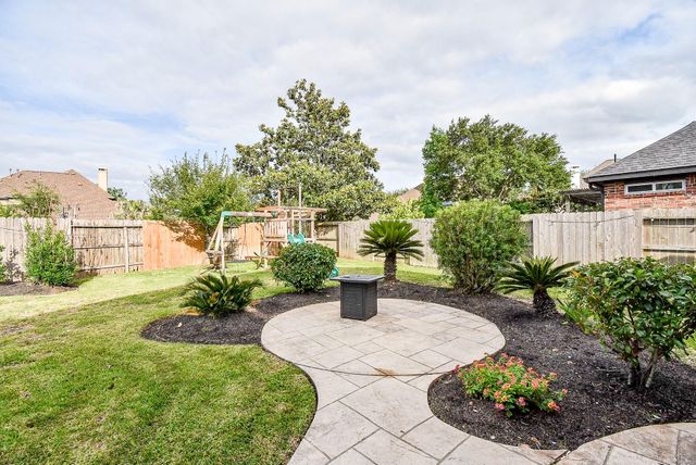 1619 Caledonia Trail, Sugar Land, TX 77479