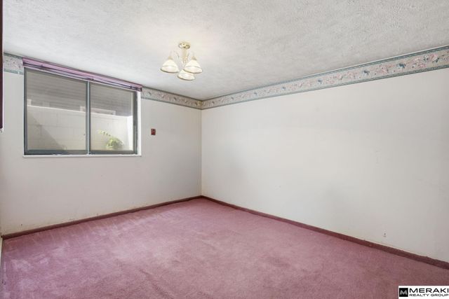 1043 S 30th Avenue, Omaha, NE 68105