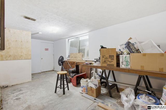 1043 S 30th Avenue, Omaha, NE 68105