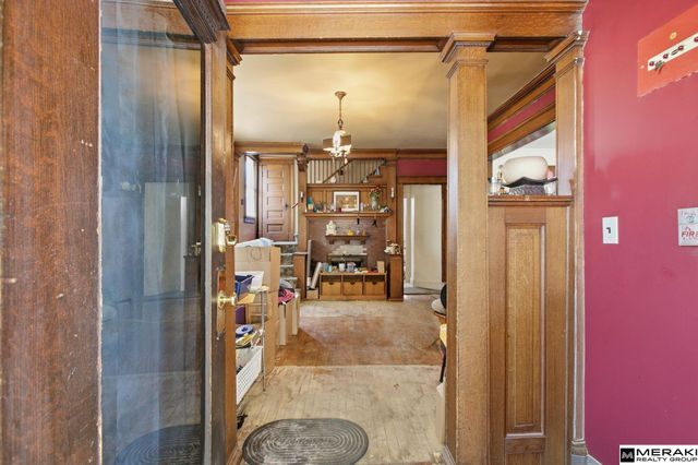 1043 S 30th Avenue, Omaha, NE 68105
