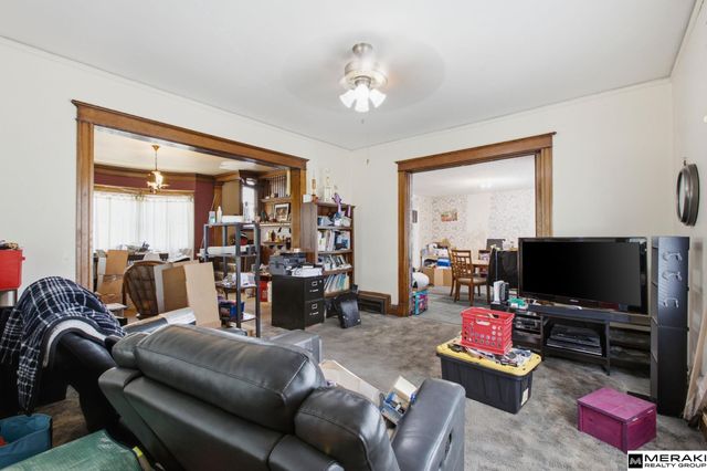 1043 S 30th Avenue, Omaha, NE 68105
