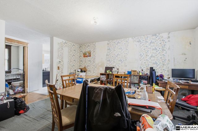 1043 S 30th Avenue, Omaha, NE 68105