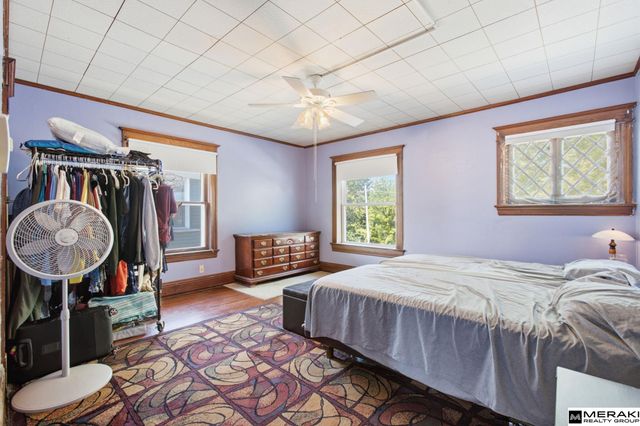 1043 S 30th Avenue, Omaha, NE 68105