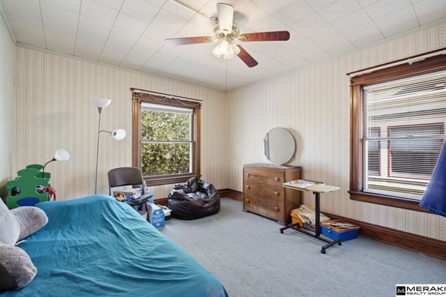 1043 S 30th Avenue, Omaha, NE 68105