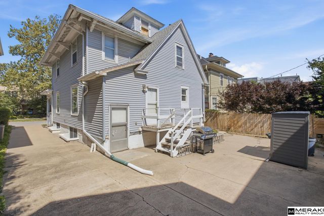 1043 S 30th Avenue, Omaha, NE 68105