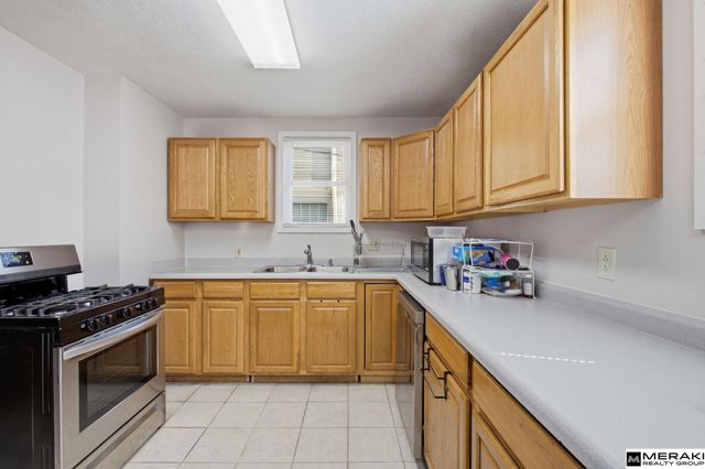 1043 S 30th Avenue, Omaha, NE 68105