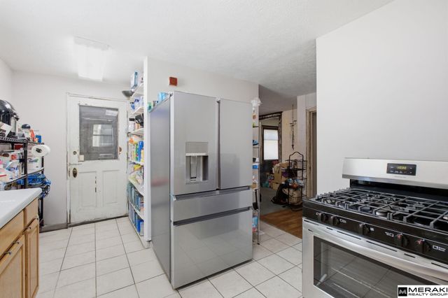 1043 S 30th Avenue, Omaha, NE 68105