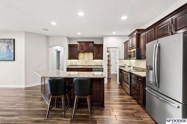 4735 S 154th Plaza, Omaha, NE 68137