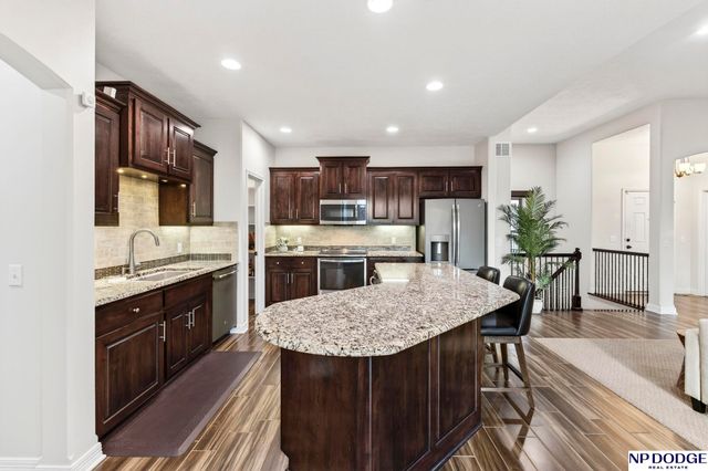 4735 S 154th Plaza, Omaha, NE 68137