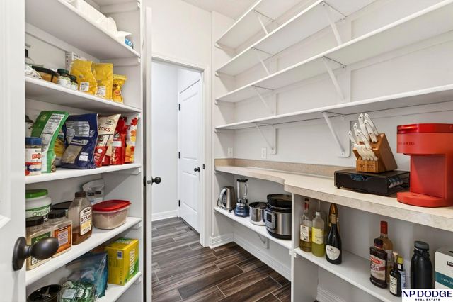 4735 S 154th Plaza, Omaha, NE 68137