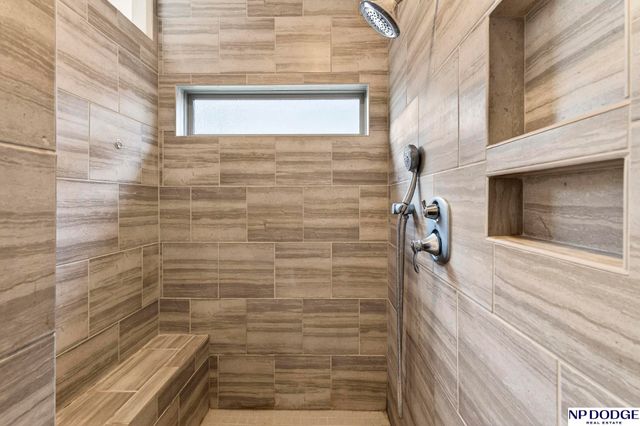 4735 S 154th Plaza, Omaha, NE 68137