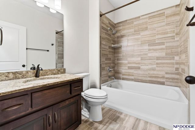 4735 S 154th Plaza, Omaha, NE 68137