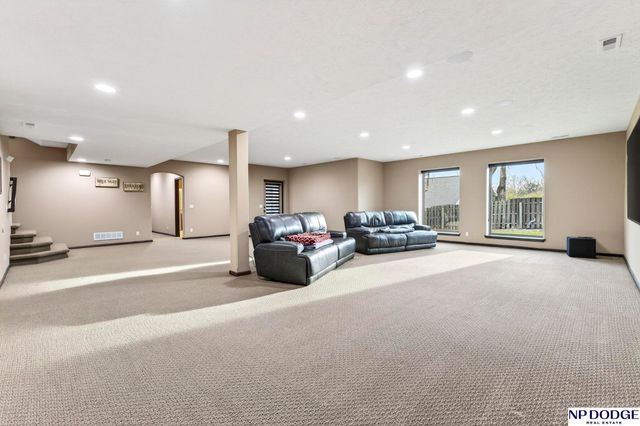 4735 S 154th Plaza, Omaha, NE 68137