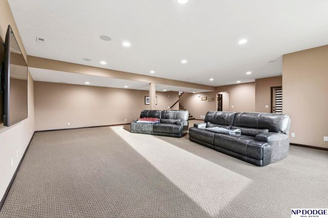 4735 S 154th Plaza, Omaha, NE 68137