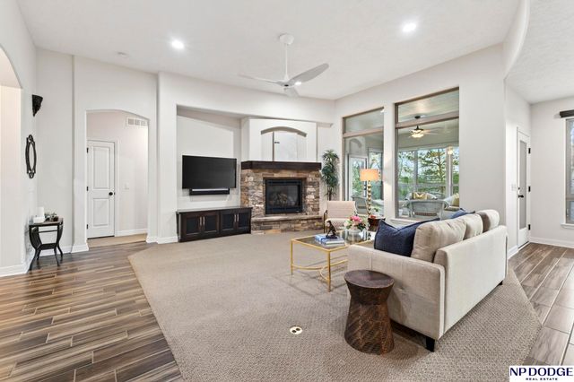 4735 S 154th Plaza, Omaha, NE 68137