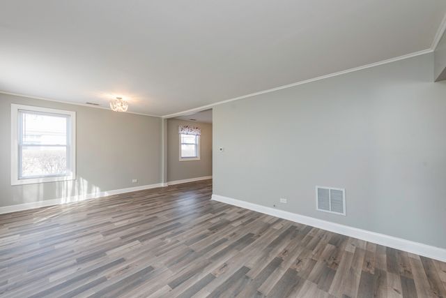 400 7th Avenue, Libertyville, IL 60048