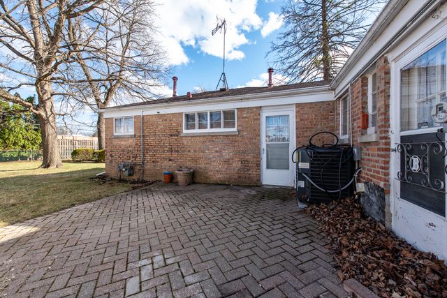 400 7th Avenue, Libertyville, IL 60048