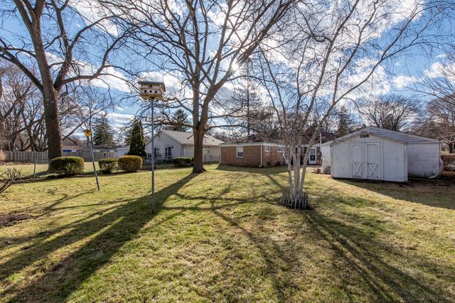 400 7th Avenue, Libertyville, IL 60048