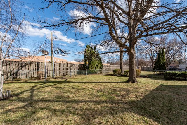 400 7th Avenue, Libertyville, IL 60048