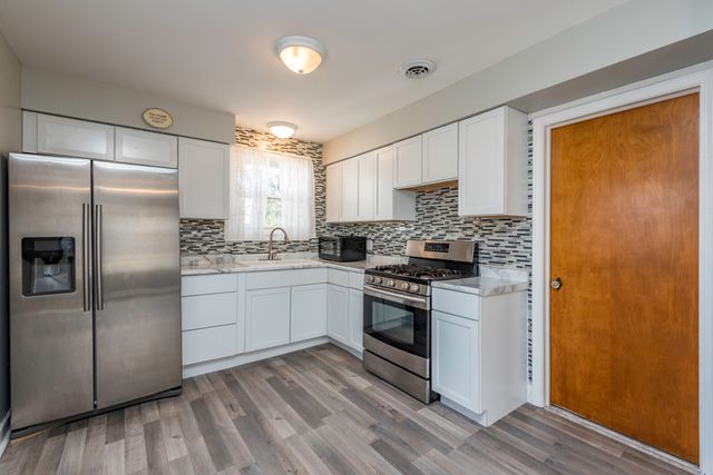 400 7th Avenue, Libertyville, IL 60048