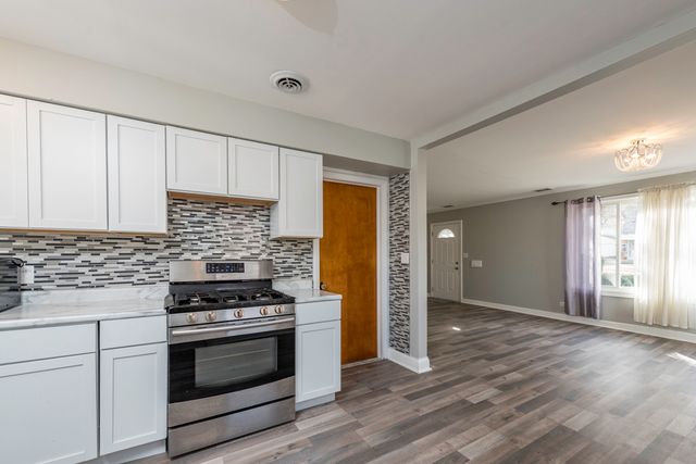 400 7th Avenue, Libertyville, IL 60048