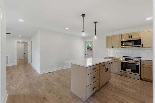 3004 Lakeshore Dr, Old Hickory, TN 37138